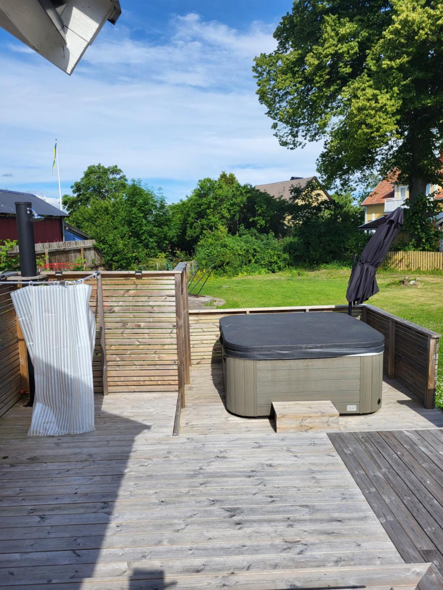 Hotell Floras Tradgard Öregrund Exteriér fotografie